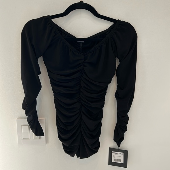 Norma Kamali runched black long sleeve off shoulder slinky top, size M - Picture 2 of 5